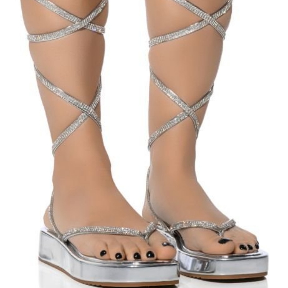 NEW Women's Size 6 Azalea Wang Flatform Sandals in Metalic Silver Irvine-Silver